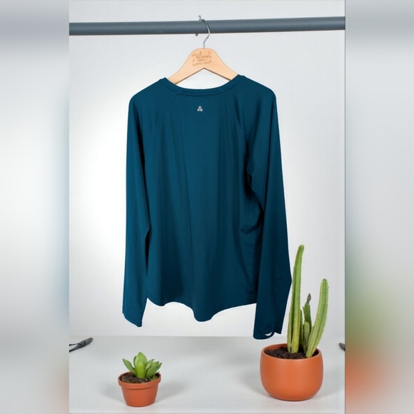 Tek Gear Adaptive Long Sleeve Performance Tee Size: LARGE, (EUC) - Picture 6 of 8